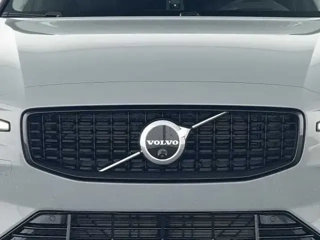 Gebraucht Volvo V60 145 PS (106 kW) 2025 Kombi