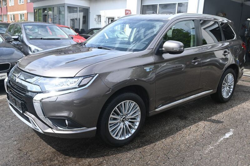 Braun Gebraucht 2020 Mitsubishi Outlander P-HEV SUV | 19.998 € (Guter Preis) - Bild 1/4