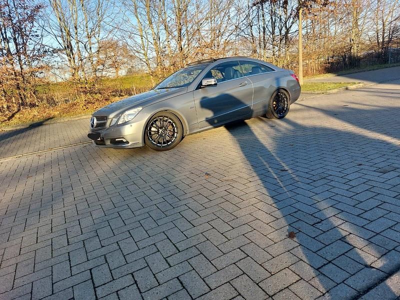 Silber Gebraucht 2010 Mercedes 190 AMG Limousine | 10.790 € - Bild 1/4