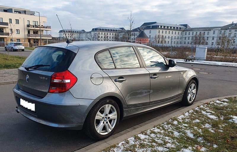 Gebraucht BMW 120 Sport Line 177 PS (130 kW) 2010 Grau Kleinwagen
