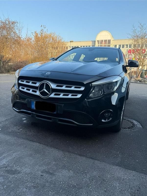 Gebraucht Mercedes GLA180 109 PS (80 kW) 2017 Schwarz SUV