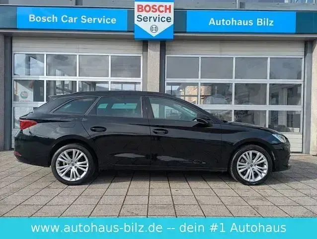 Używany Seat Leon Style 150 KM (110 kW) 2022 Czarny Sedan/Limuzyna