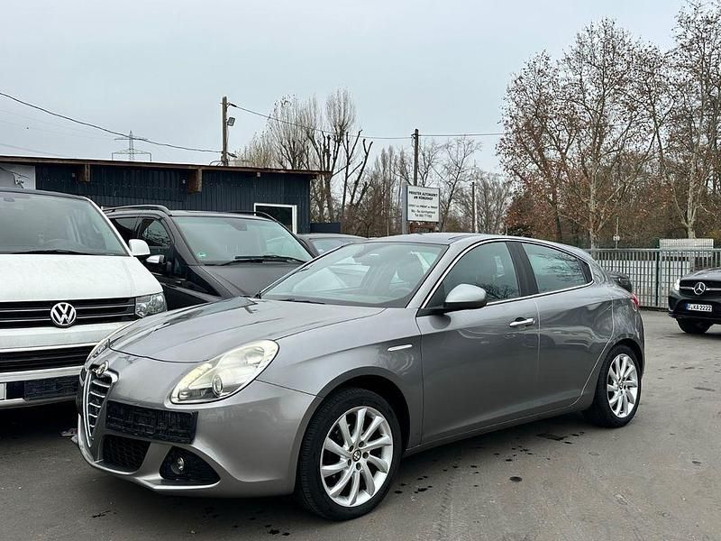 Braun Gebraucht 2011 Alfa Romeo Giulietta Turismo Limousine | 3.999 € (Guter Preis) - Bild 1/4