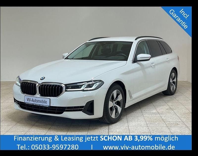 Weiß Gebraucht 2021 BMW 520 Sport Line Kombi | 25.790 € (Superpreis) - Bild 1/4