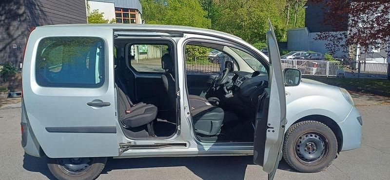 Usata Renault Kangoo Expression 106 CV (77 kW) 2011 Argento Monovolume