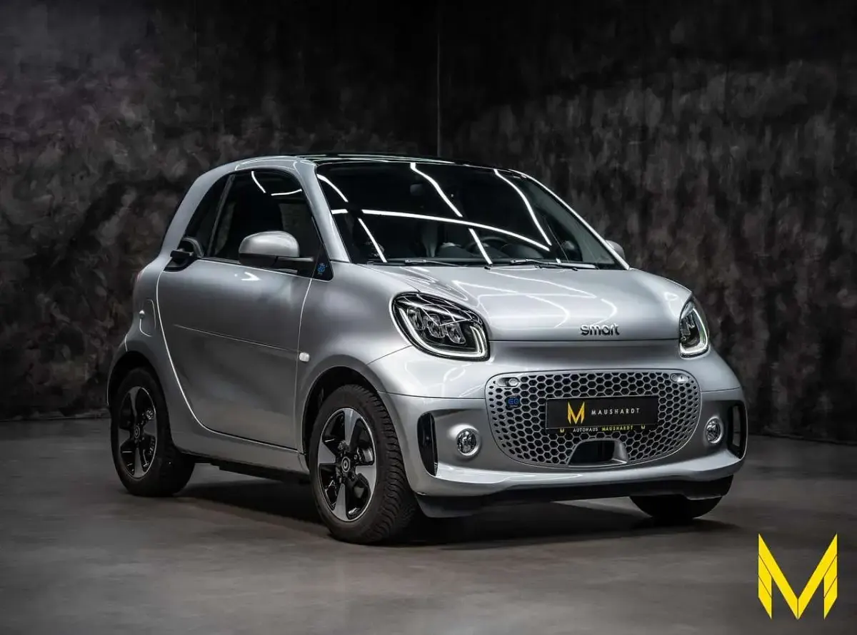 Gebraucht Smart ForTwo Electric Drive Passion Exclusive 60 kW (82 PS) 2024 Silber (cool silver (metallic) (silber)) Coupé