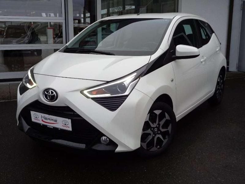 Weiß Gebraucht 2018 Toyota Aygo Connect Style Kleinwagen | 9.999 € (Fairer Preis) - Bild 1/4