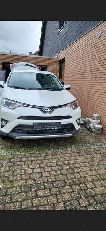 Weiß Gebraucht 2016 Toyota RAV4 SUV | 12.600 € (Fairer Preis) - Bild 1/4