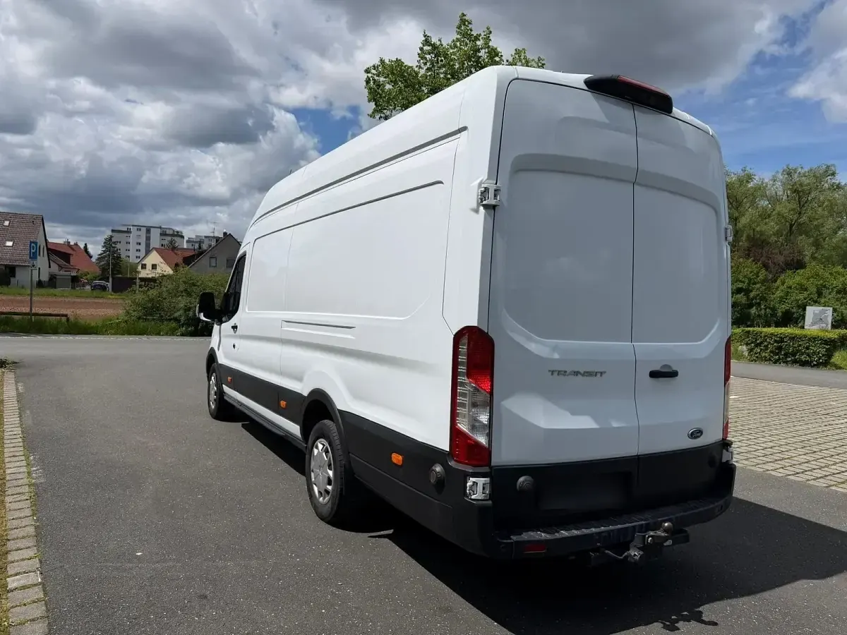 Gebraucht Ford Transit 131 PS (96 kW) 2023 Weiß Van / Kleinbus