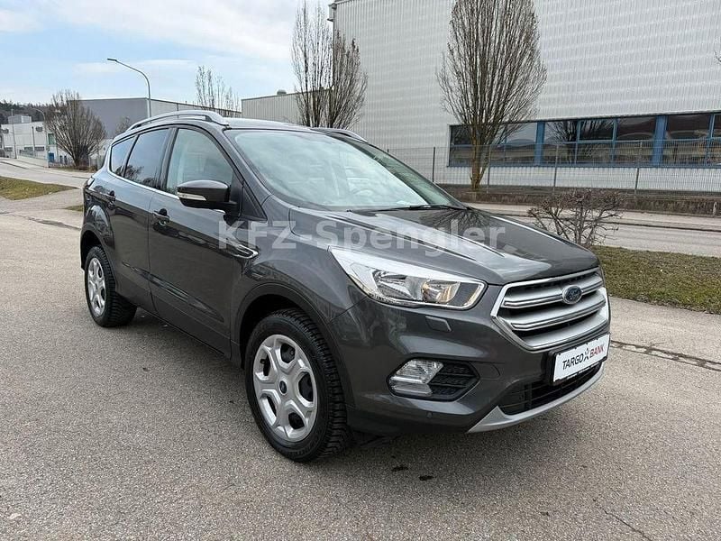 Gebraucht Ford Kuga Trend 120 PS (88 kW) 2018 Grau SUV