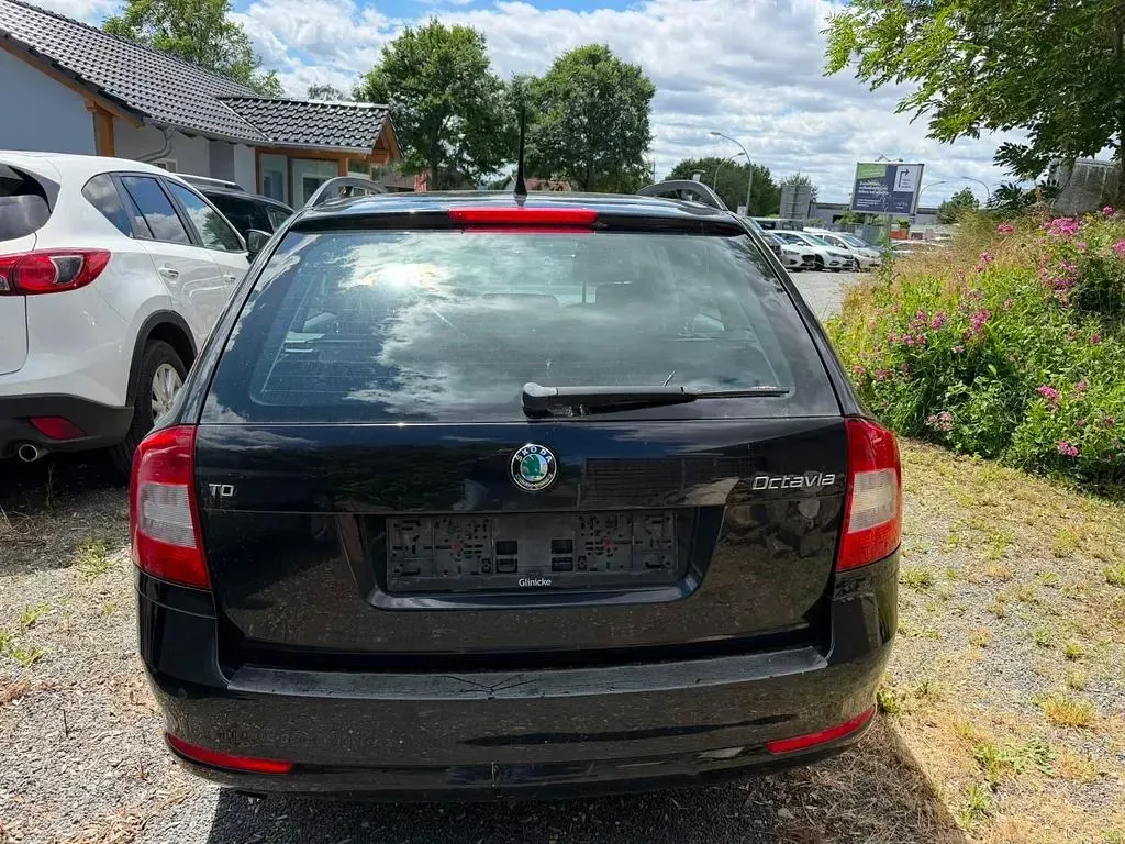 Gebraucht Skoda Octavia Ambition 105 PS (77 kW) 2013 Schwarz Kombi
