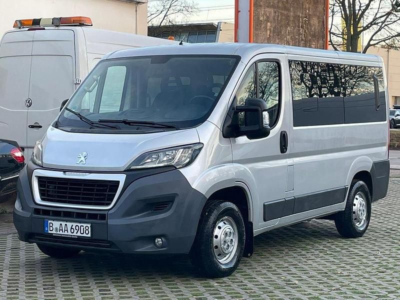 Silber Gebraucht 2016 Peugeot Boxer Van | 16.499 € - Bild 1/4