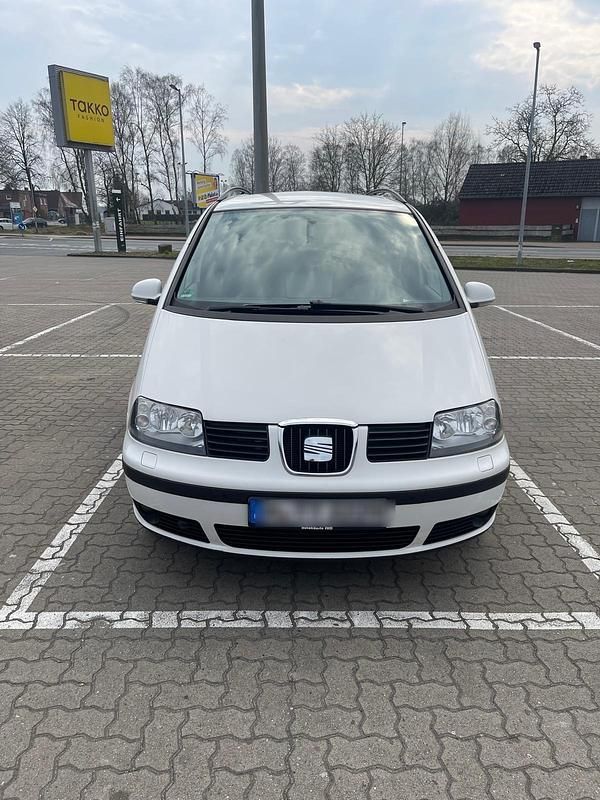 Weiß Gebraucht 2009 Seat Alhambra Van / Kleinbus | 4.500 € (Fairer Preis) - Bild 1/4