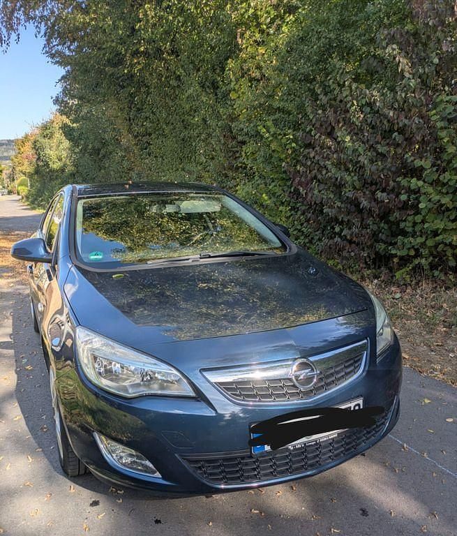 Blau Gebraucht 2011 Opel Astra Edition Limousine | 2.190 € (Superpreis) - Bild 1/4