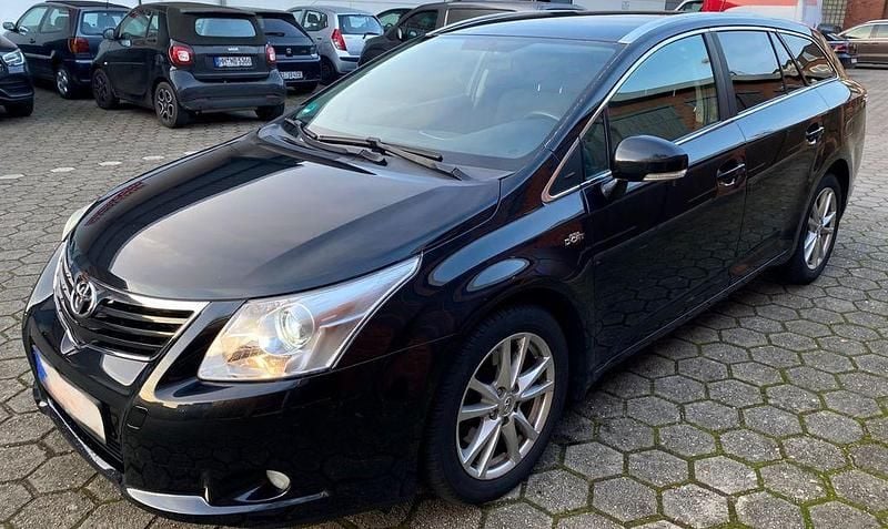 Schwarz Gebraucht 2011 Toyota Avensis Kombi | 3.890 € (Fairer Preis) - Bild 1/4