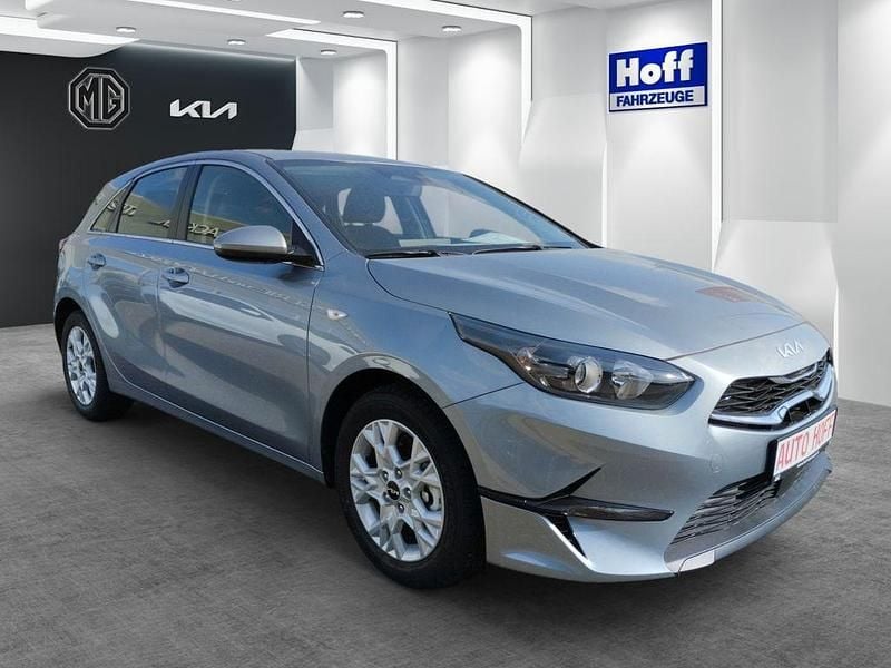 Neu Kia Ceed Vision 140 PS (102 kW) 2026 Silber Kleinwagen