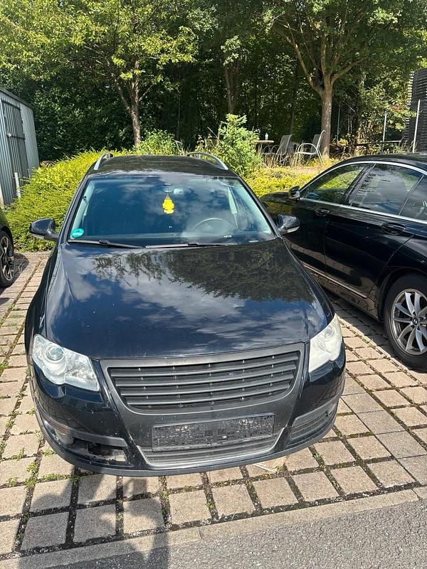 Schwarz Gebraucht 2007 VW Passat R Kombi | 2.300 € (Guter Preis) - Bild 1/4