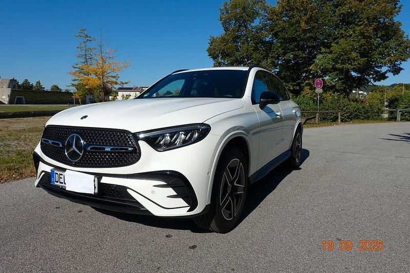 Weiß Gebraucht 2024 Mercedes GLC220 AMG SUV | 56.900 € (Fairer Preis) - Bild 1/4