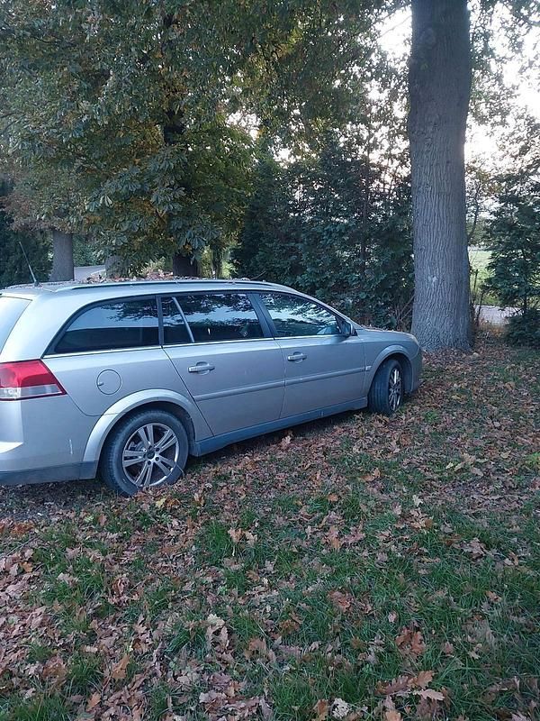 Silber Gebraucht 2008 Opel Vectra Kombi | 1.300 € (Guter Preis) - Bild 1/3