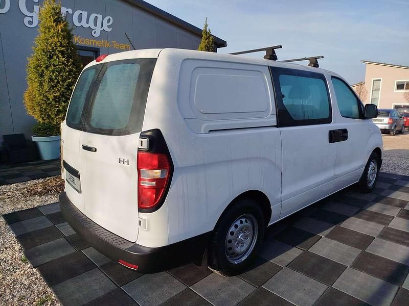 Gebraucht Hyundai H-1 116 PS (85 kW) 2016 Weiß Van / Kleinbus