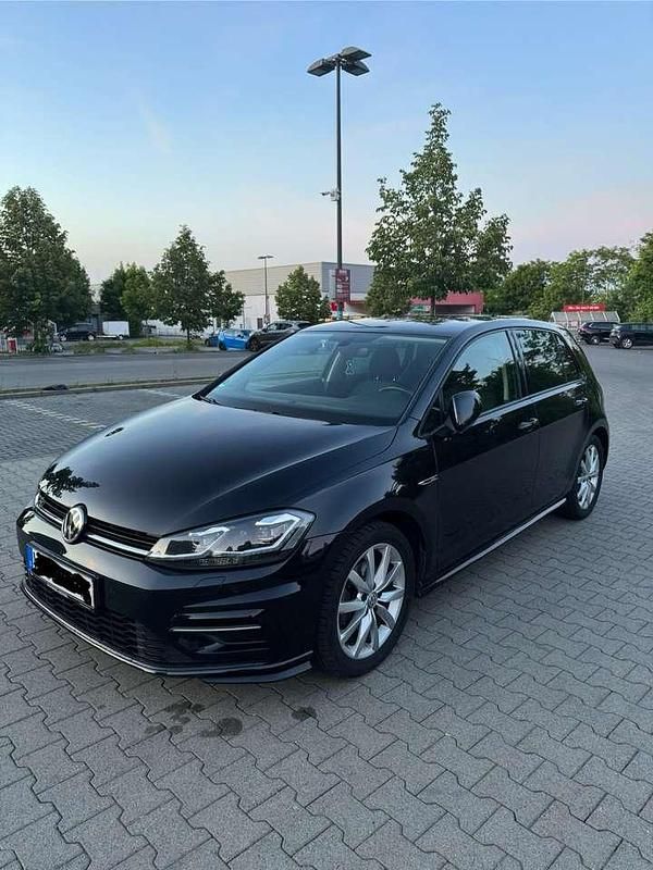 Gebraucht 2018 VW Golf VII Highline Limousine | 17.500 € (Fairer Preis) - Bild 1/4