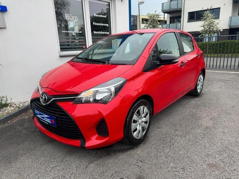 Gebraucht Toyota Yaris Basis 69 PS (50 kW) 2016 Rot Kleinwagen