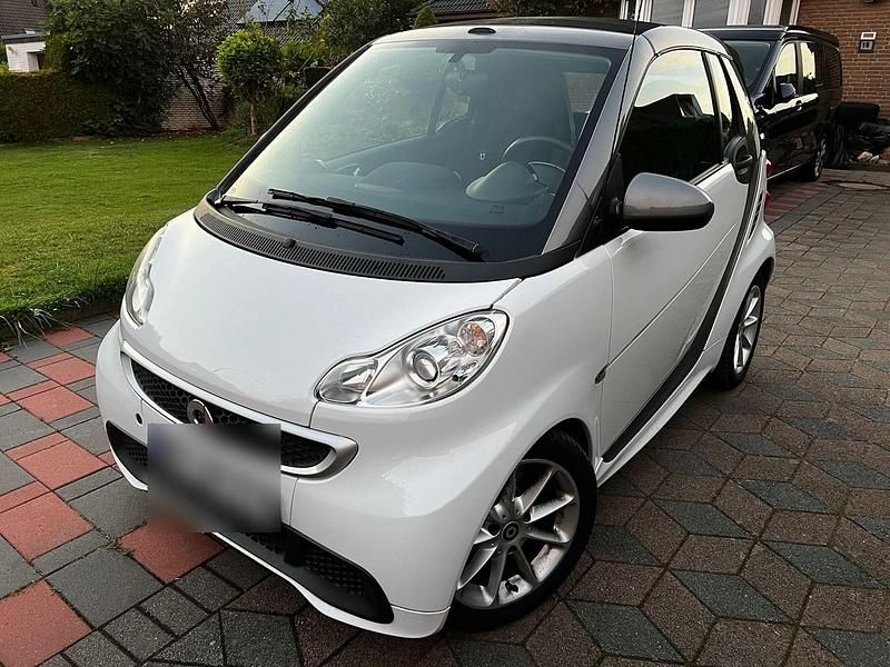 Weiß Gebraucht 2015 Smart ForTwo Cabrio Cabrio | 6.800 € (Guter Preis) - Bild 1/4