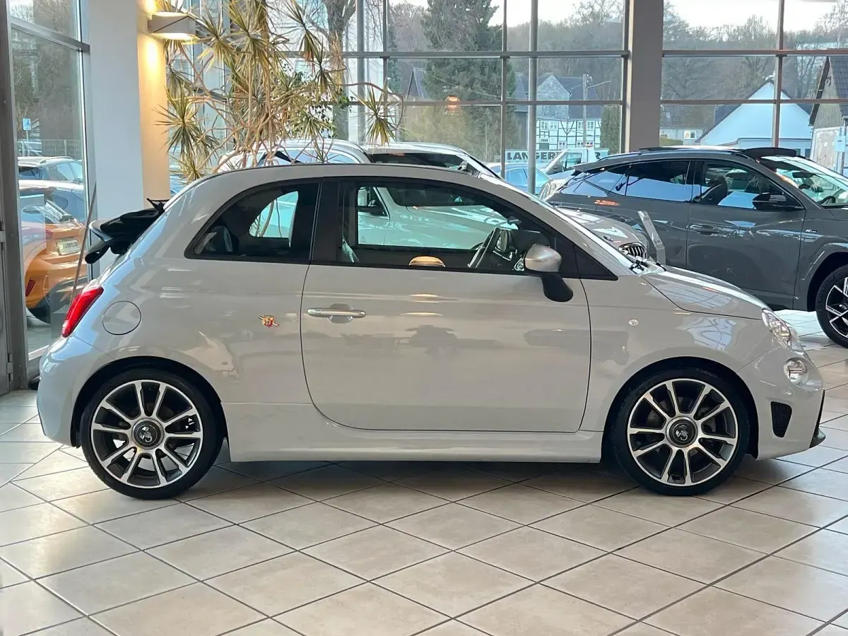 Gebraucht Abarth 595C Turismo 165 PS (121 kW) 2023 Grau Cabrio