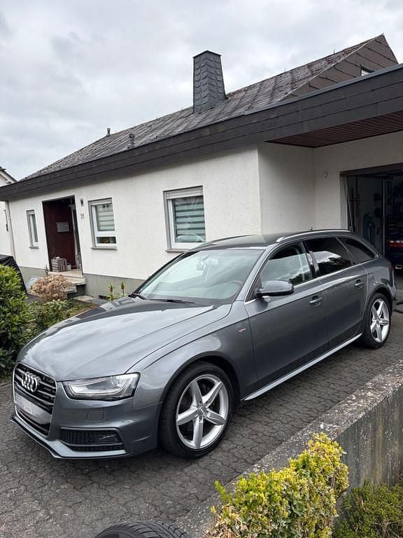 Gebraucht Audi A4 S-Line 170 PS (125 kW) 2015 Grau Kombi