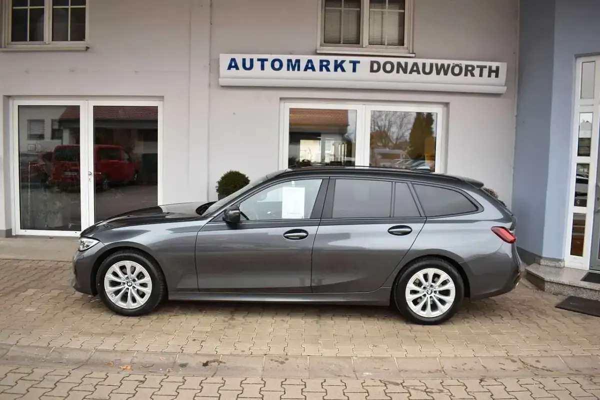 Gebraucht BMW 320e Advantage 190 PS (139 kW) 2021 Mineralgrau metallic Kombi