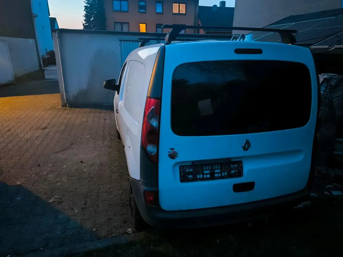 Gebraucht Renault Kangoo 68 PS (50 kW) 2010 Weiß Van / Kleinbus