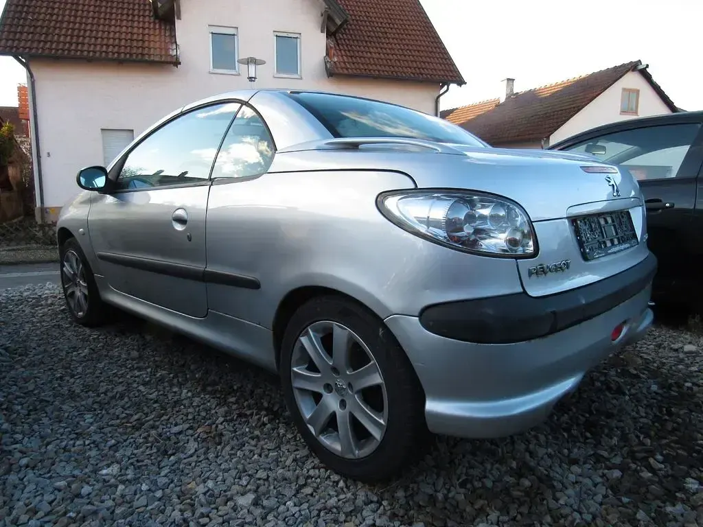 Gebraucht Peugeot 206 CC 109 PS (80 kW) 2002 Grau Cabrio
