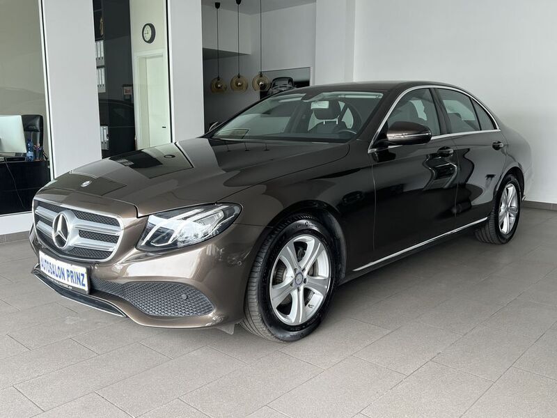 Citrinbraun Gebraucht 2016 Mercedes E200 Avantgarde Limousine | 25.280 € (Fairer Preis) - Bild 1/4