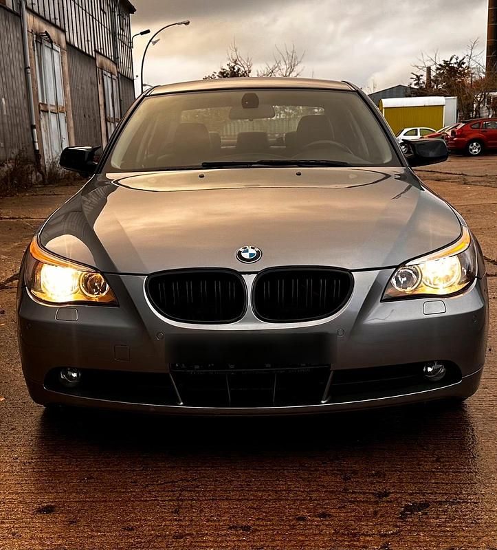 Grau Gebraucht 2004 BMW 520 M Sport Limousine | 4.500 € (Superpreis) - Bild 1/4