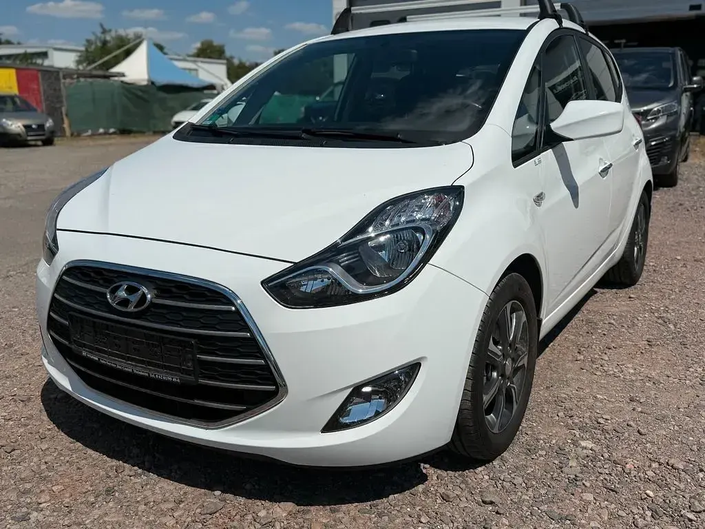 Gebraucht Hyundai ix20 Passion 90 PS (66 kW) 2017 Weiß Kleinwagen