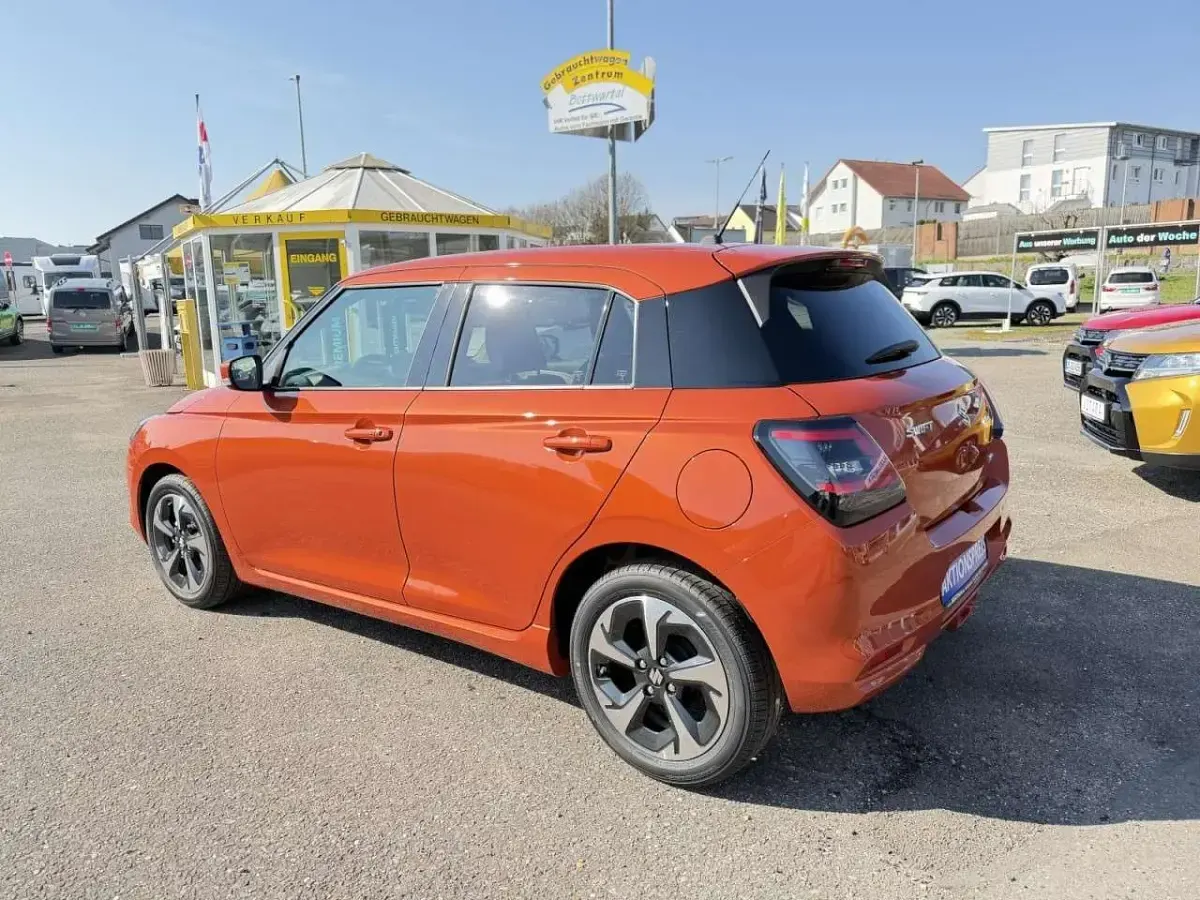 Neu Suzuki Swift Comfort 83 PS (61 kW) 2026 Flame orange pearl metallic Kleinwagen