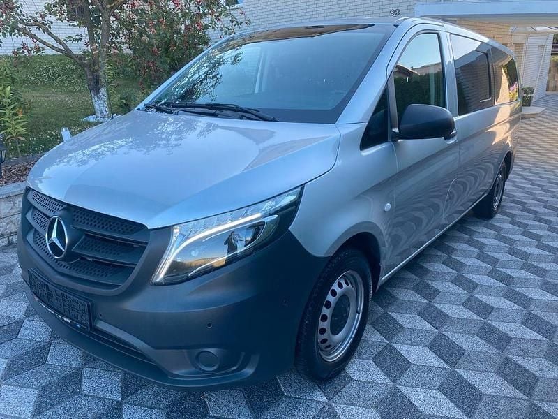 Silber Gebraucht 2020 Mercedes Vito Van / Kleinbus | 22.990 € (Guter Preis) - Bild 1/4