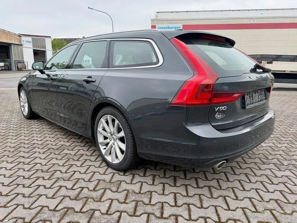 Gebraucht Volvo V90 Momentum 190 PS (139 kW) 2019 Grau Kombi