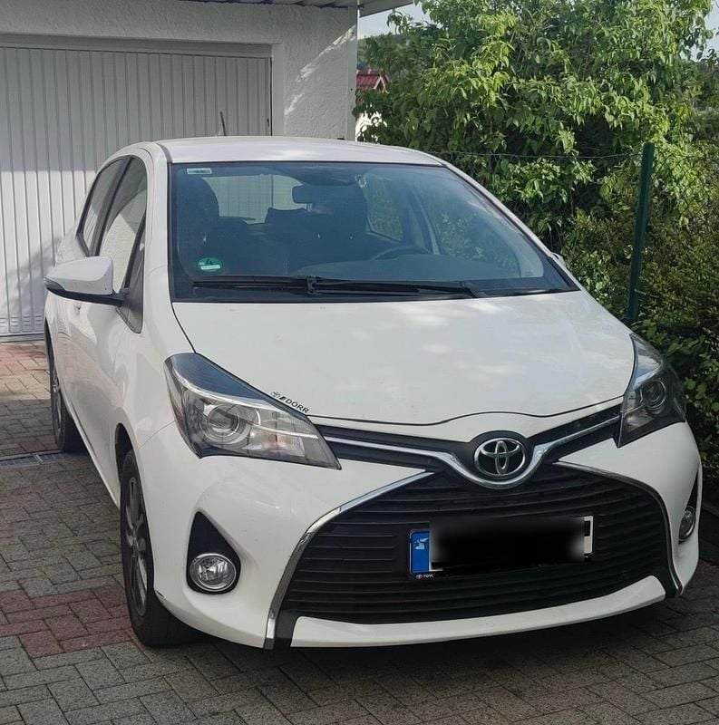 Weiß Gebraucht 2015 Toyota Yaris Kleinwagen | 9.500 € (Fairer Preis) - Bild 1/2