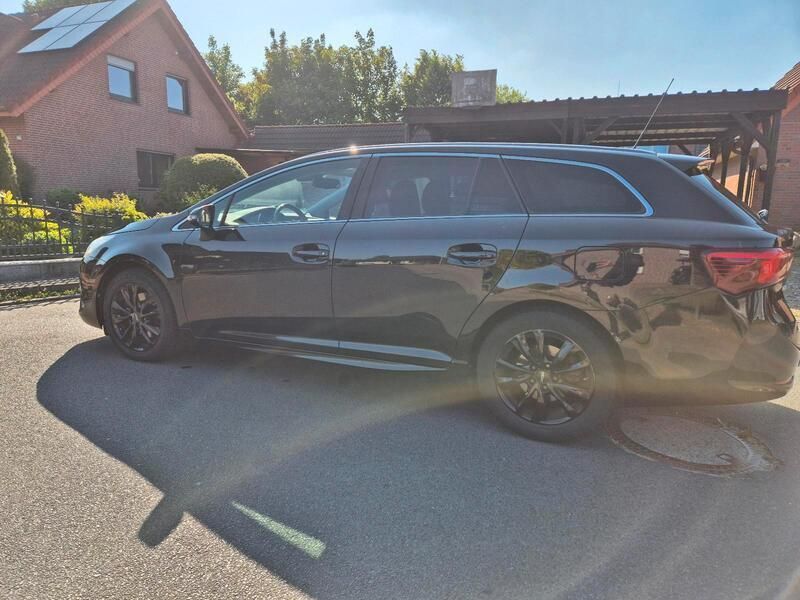Schwarz Gebraucht 2015 Toyota Avensis Kombi | 8.000 € (Fairer Preis) - Bild 1/4
