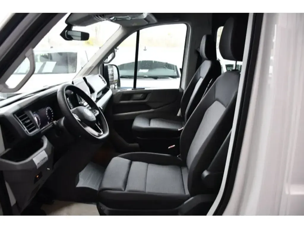 Gebraucht VW Crafter 178 PS (130 kW) 2025 Candyweiß Van