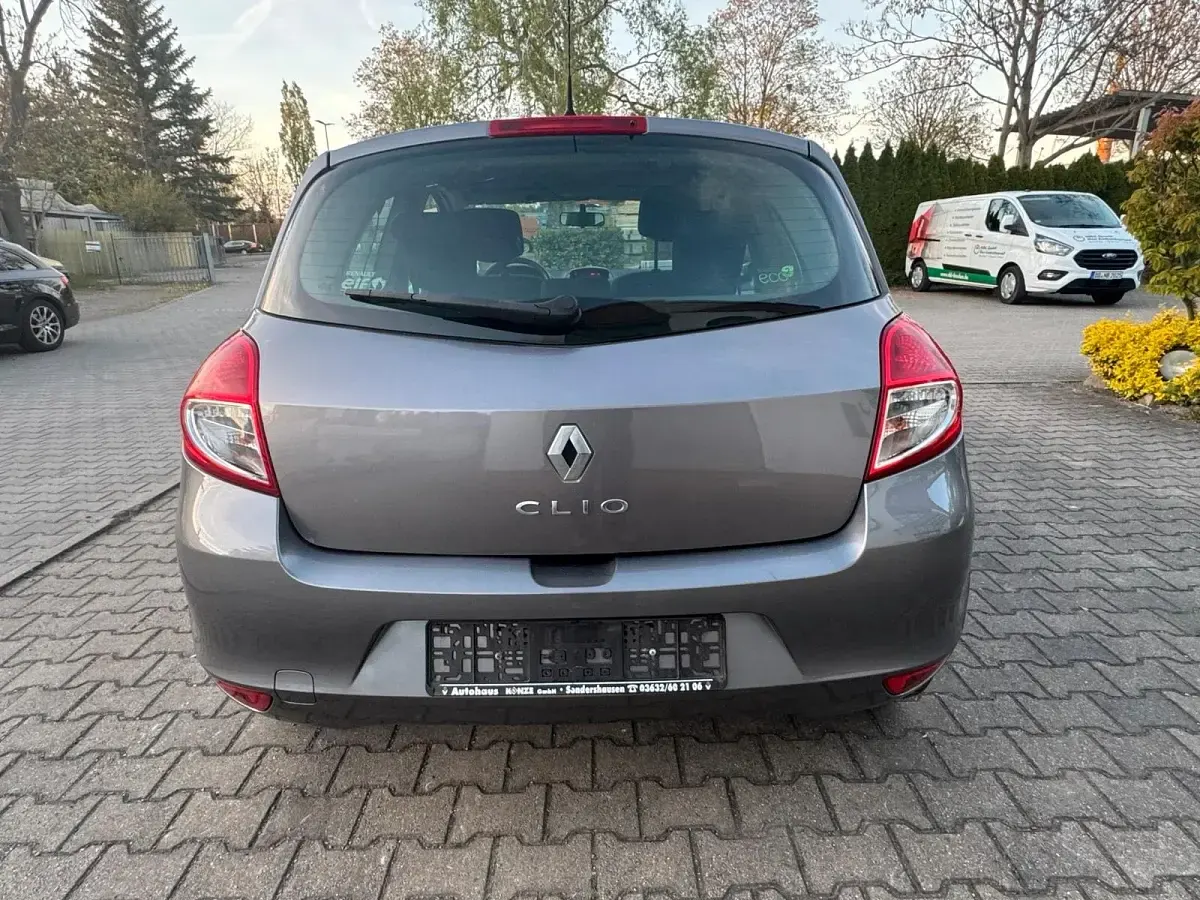 Gebraucht Renault Clio II 75 PS (55 kW) 2011 Grau Limousine