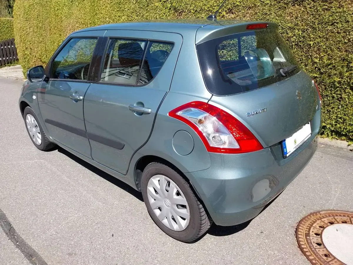 Gebraucht Suzuki Swift Club 94 PS (69 kW) 2012 Grün Kleinwagen