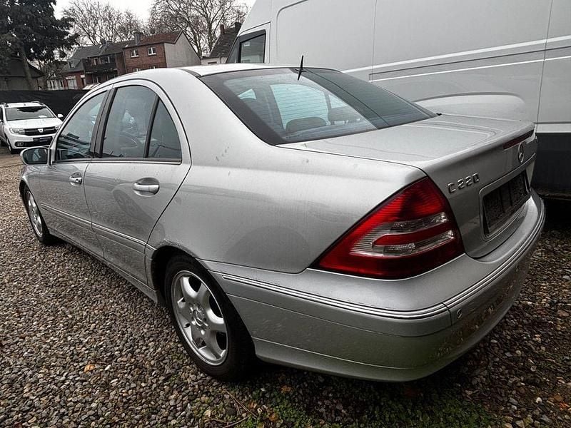 Gebraucht Mercedes C220 150 PS (110 kW) 2007 Silber Limousine