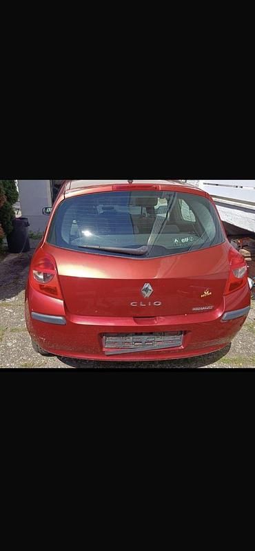 Gebraucht Renault Clio II 60 PS (44 kW) 2005 Rot Kleinwagen