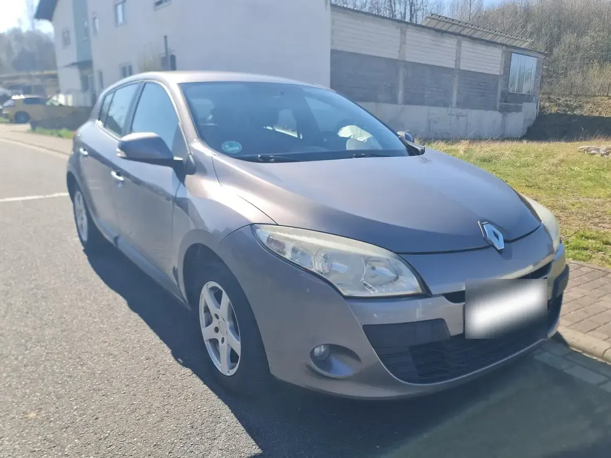 Gebraucht Renault Mégane 101 PS (74 kW) 2011 Grau Limousine