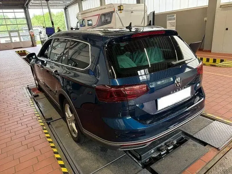 Gebraucht VW Passat Alltrack 200 PS (147 kW) 2021 Blau Kombi