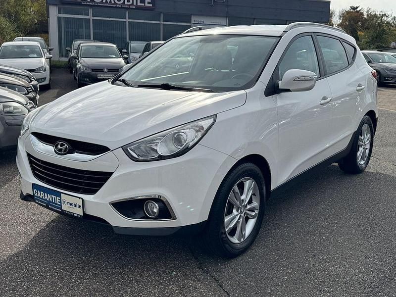 Weiß Gebraucht 2013 Hyundai ix35 Edition SUV | 10.399 € (Teuer) - Bild 1/4
