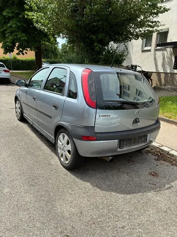 Gebraucht Opel Corsa Enjoy 75 PS (55 kW) 2003 Silber Kleinwagen