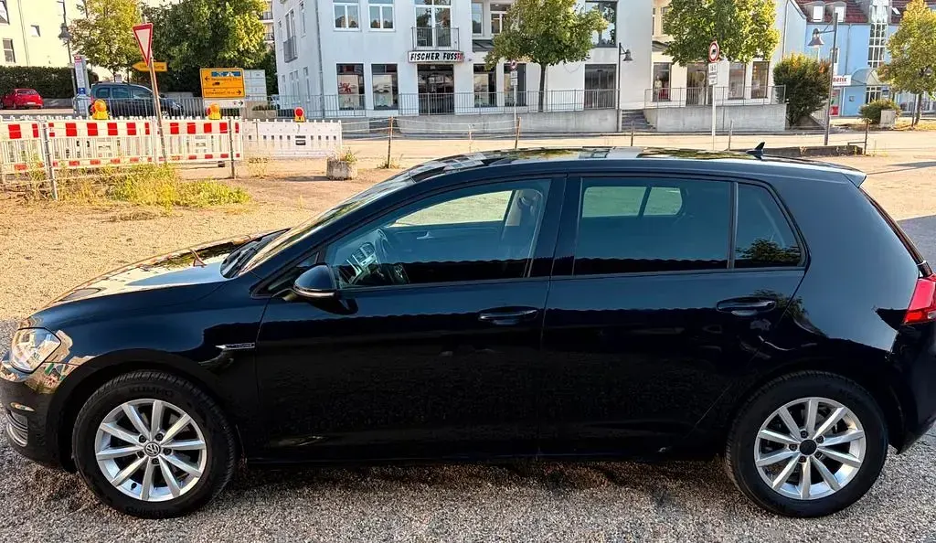Gebraucht VW Golf VII LOUNGE 125 PS (91 kW) 2015 Schwarz Limousine